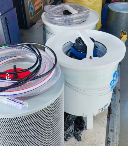 12月15日3#車(chē)間安裝油霧回收器作業(yè)