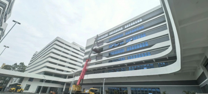 首批新生產(chǎn)設(shè)備順利完成入場